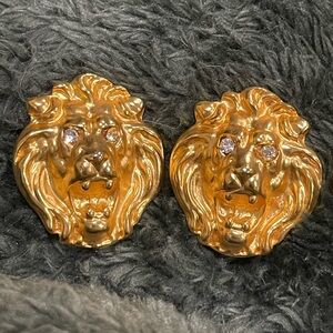 SOLD. Vintage Matte Gold Lion 🦁 Clip On Earrings